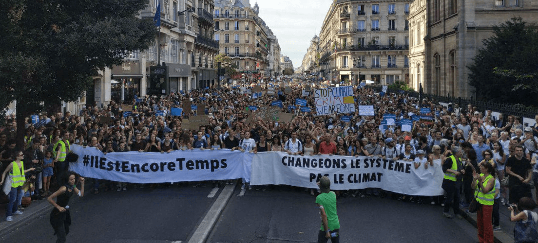 Mobilisation contre la politique climaticide de Société Générale