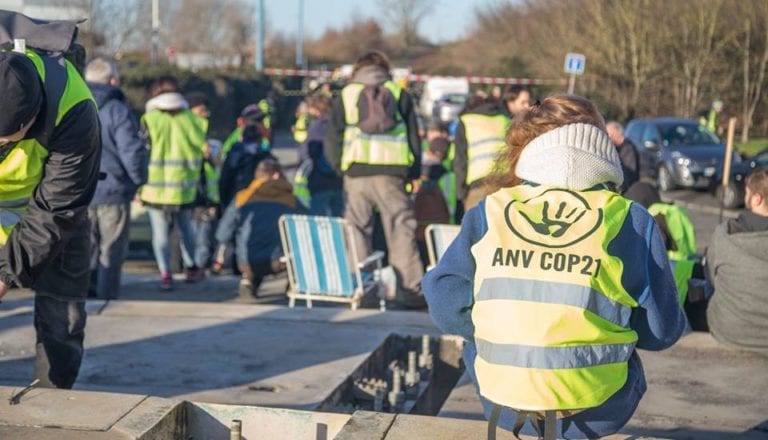 Alternatiba En Soutien Au Sit In Non Violent Des Gilets Jaunes