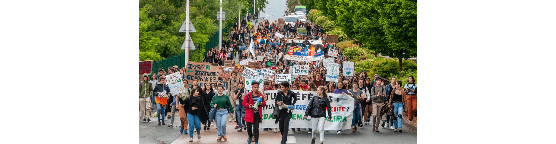 Mobilisation massive à Bayonne pour la deuxième journée internationale de grève de la jeunesse pour le climat