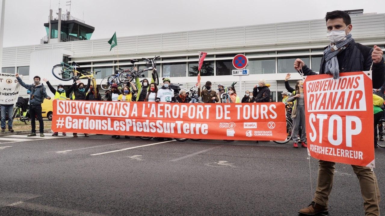 Vague de mobilisation dans toute la France pour clouer les avions au sol : Image à la une