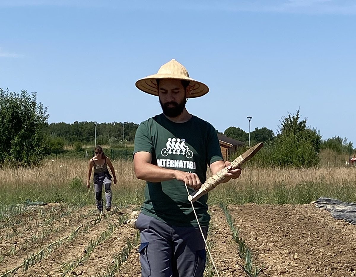 Alternatiba Sénart 77 participe aux travaux aux Jardins BiotopiHa